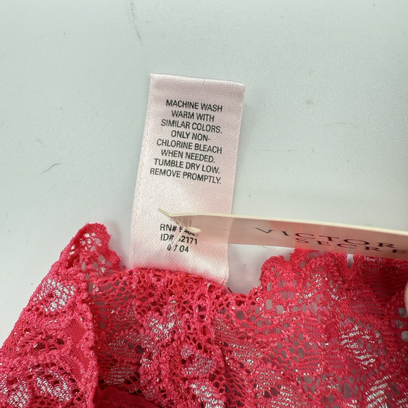 NEW VTG 2004 VS Angels Low Rise Thong Lace Panties SIZE MEDIUM Dark Pink NWT Med - Picture 6 of 8